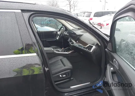 2023 BMW X7 xDrive40I z USA, uszkodzony, nr VIN 5UX23EM00P9P41714